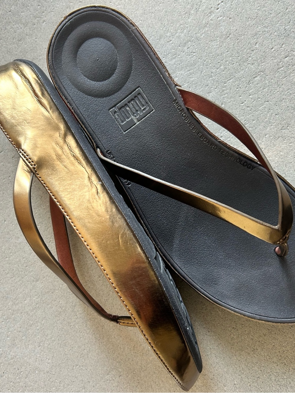 Woman’s 9 Linny Metallic Gold Toe-Post Fit Flop Sandals Metallic Bronze